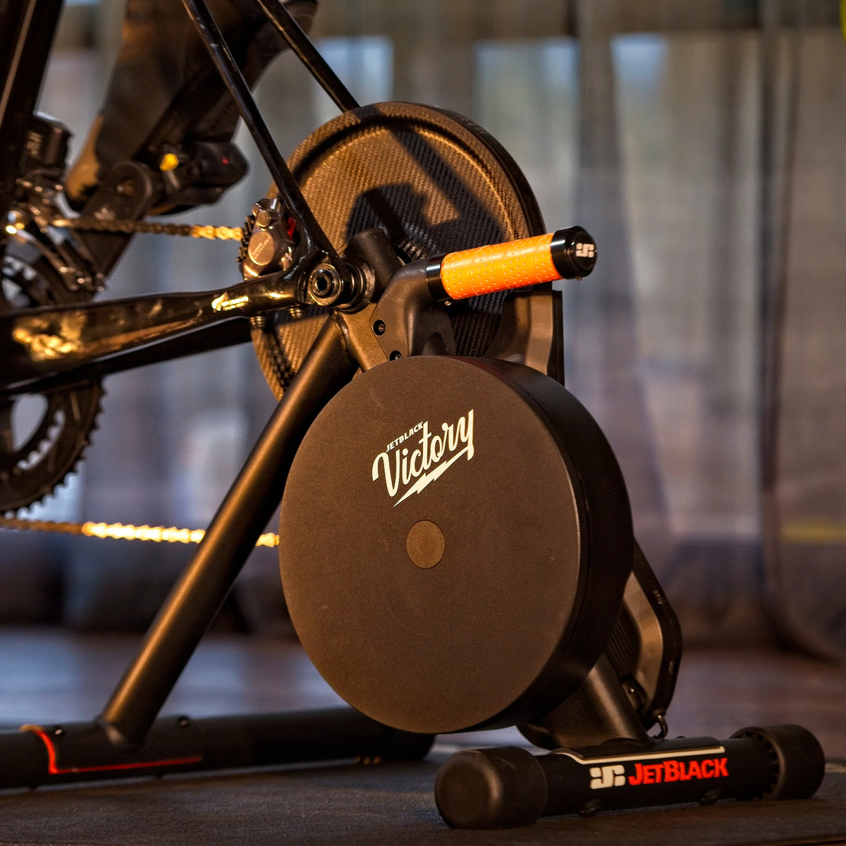 Base d'entrainement intelligente Victory 2026 avec Zwift Cog et Click V2